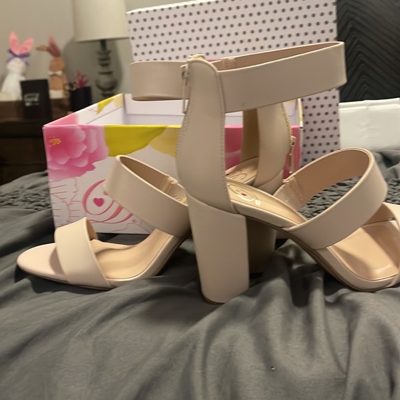 Dollhouse. NIB Nude pumps - Picture 2 of 5